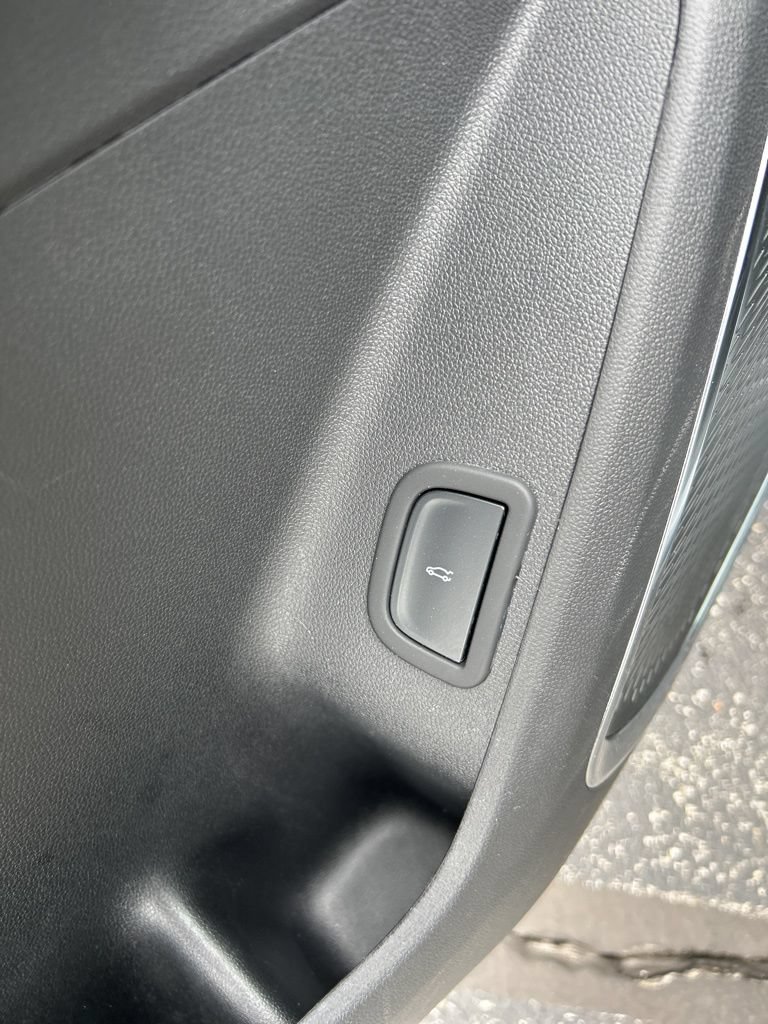 Used 2025 GMC Acadia Elevation FWD image 29