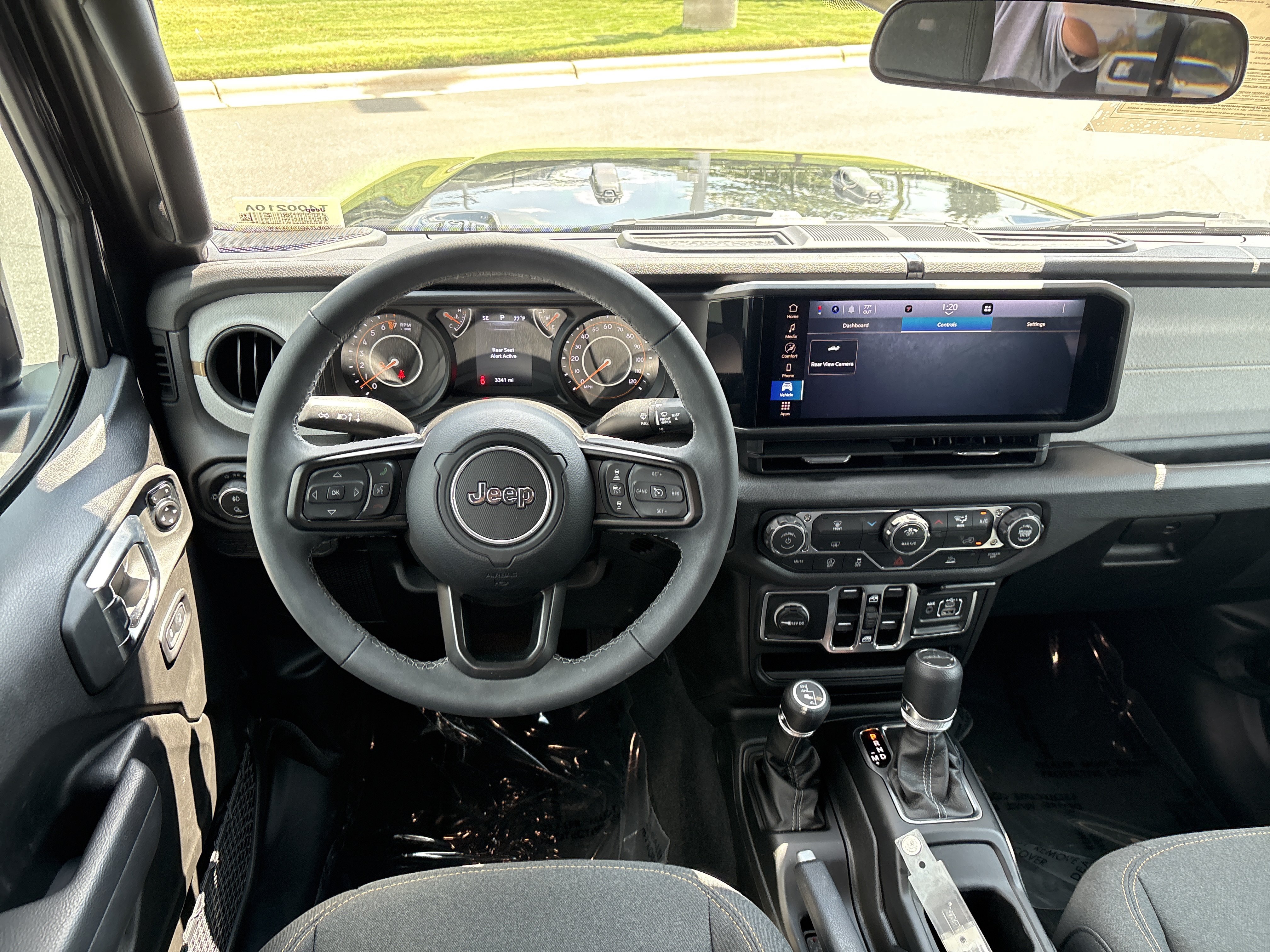 Used 2025 Jeep Gladiator Sport AWD/4WD image 19