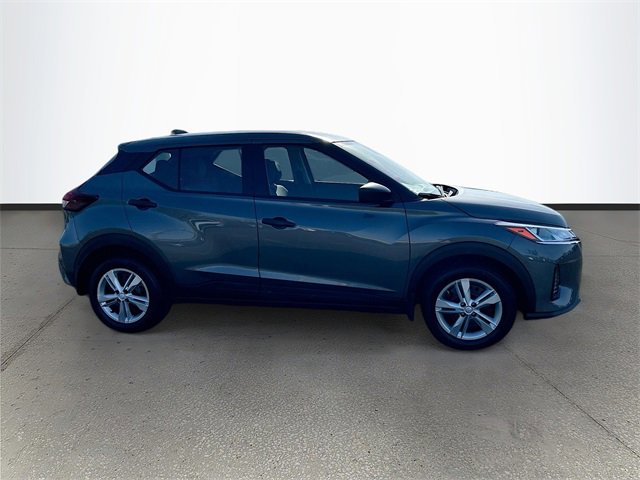 New 2025 Nissan Kicks Play S image 3
