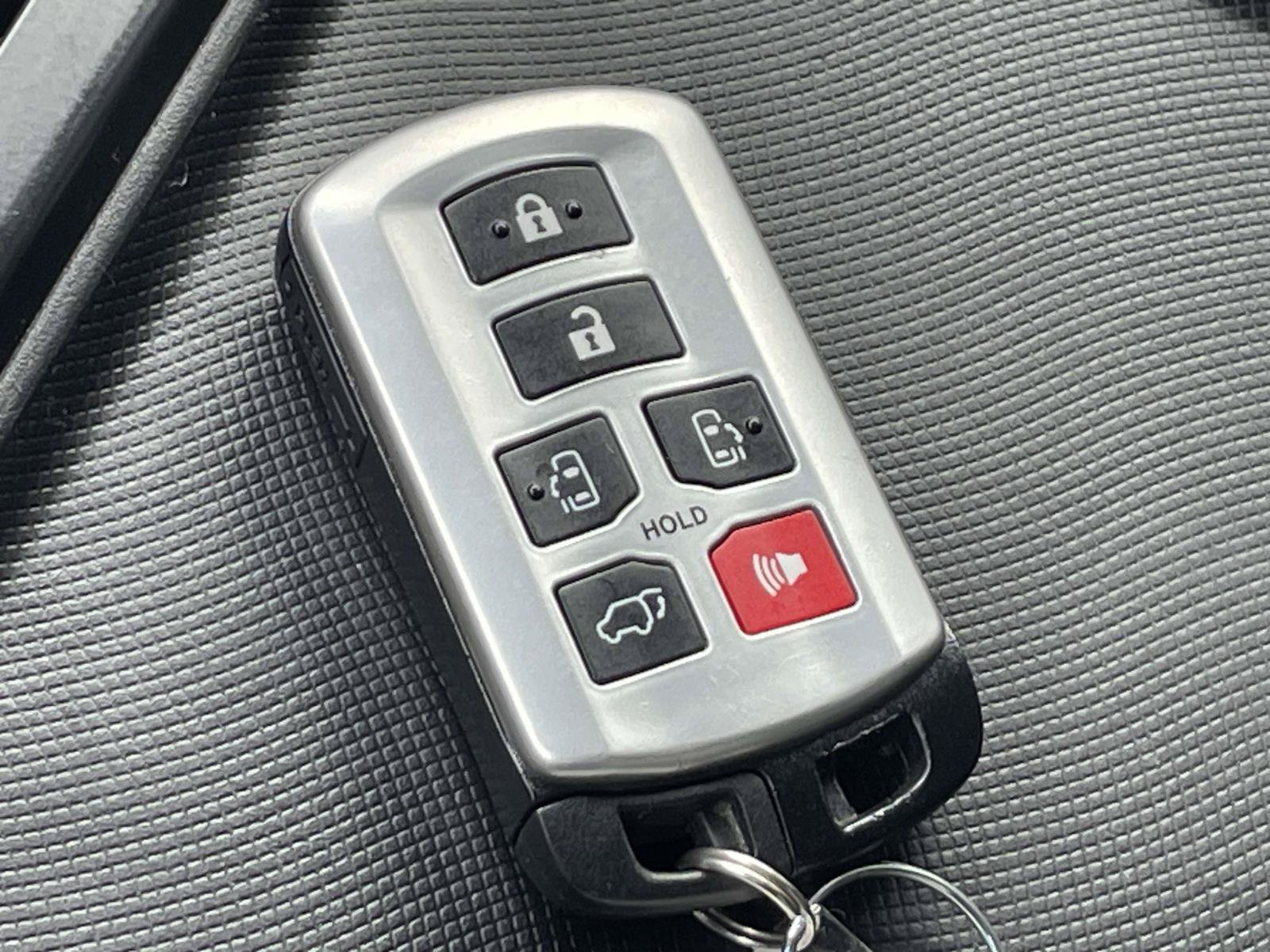 Used 2018 Toyota Sienna XLE w/ XLE Navigation Package AWD/4WD image 37