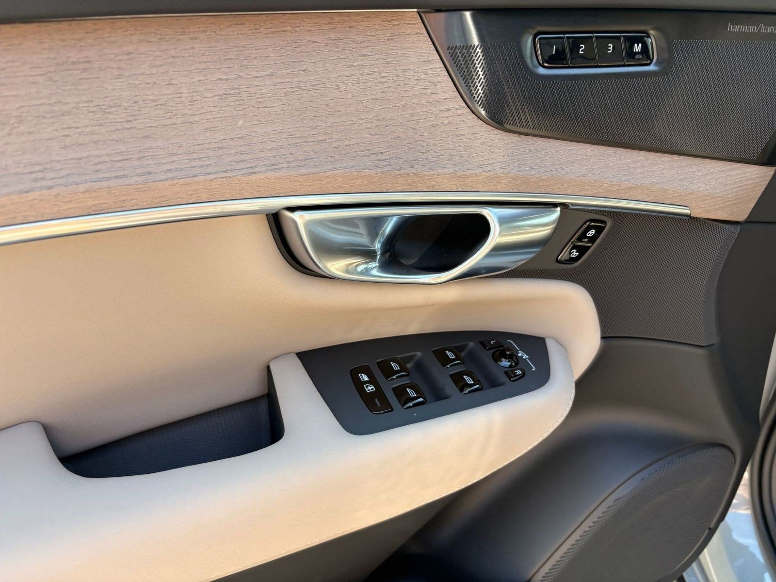 New 2026 Volvo XC90 B6 Plus w/ Protection Package image 12