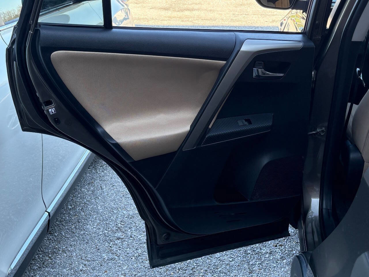 Used 2015 Toyota RAV4 XLE image 33