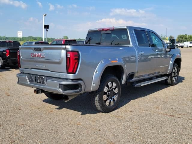 Used 2024 GMC Sierra 3500 Denali w/ Technology Package AWD/4WD image 5