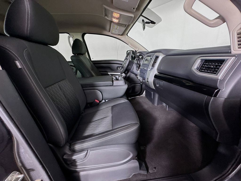 Used 2019 Nissan Titan SV AWD/4WD image 32