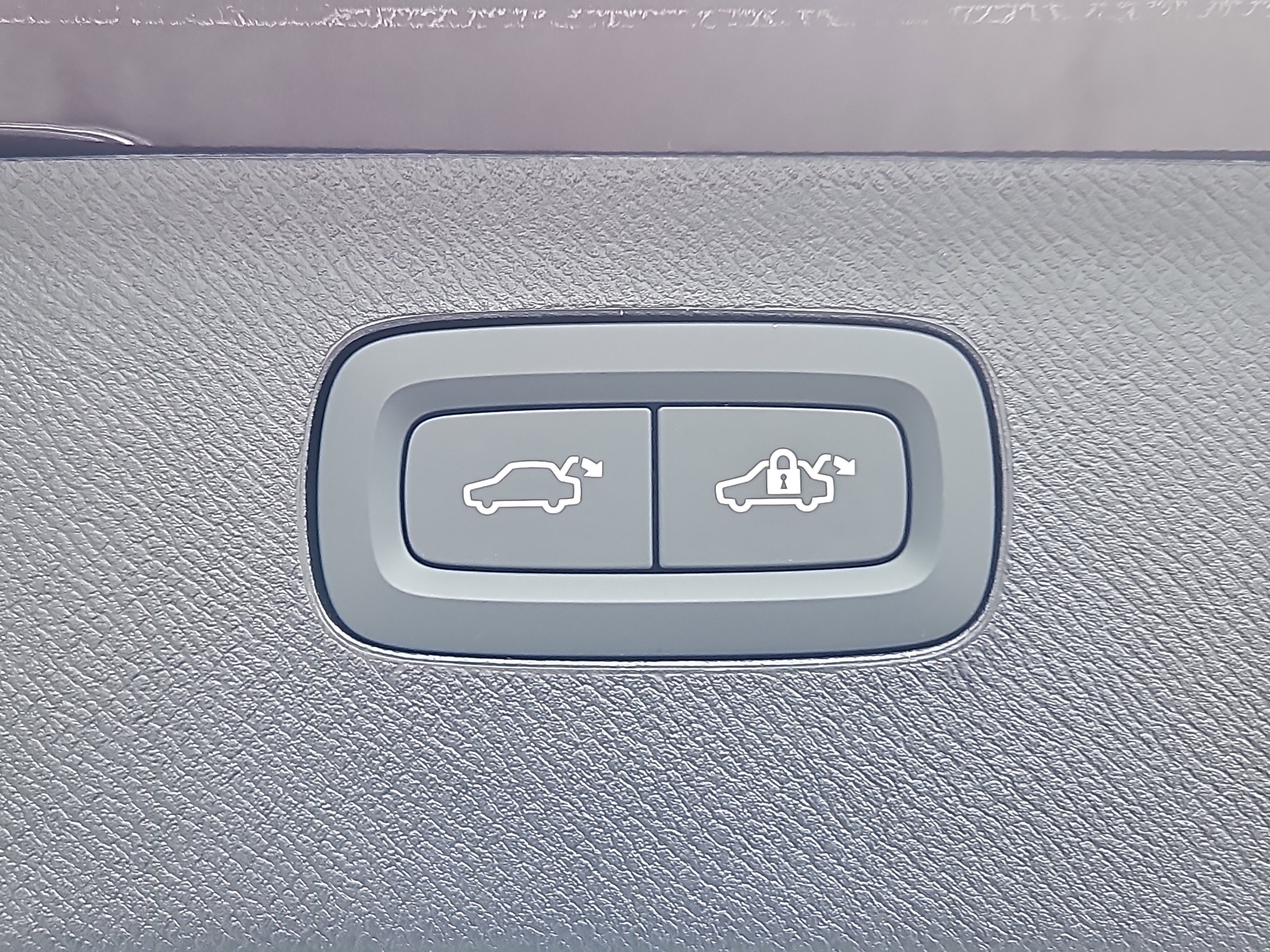 New 2026 Volvo XC90 B6 Plus w/ Protection Package Premier image 13