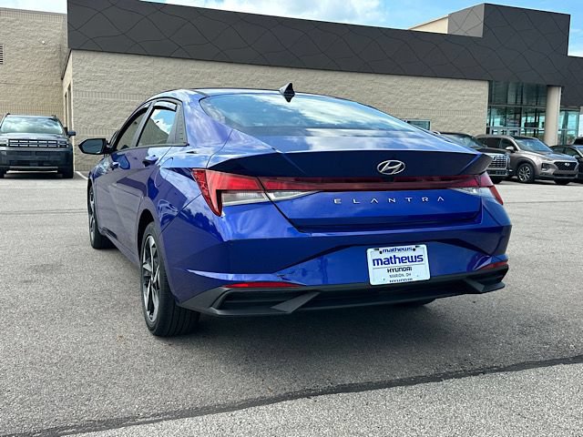 Used 2023 Hyundai Elantra SEL w/ Convenience Package FWD image 5