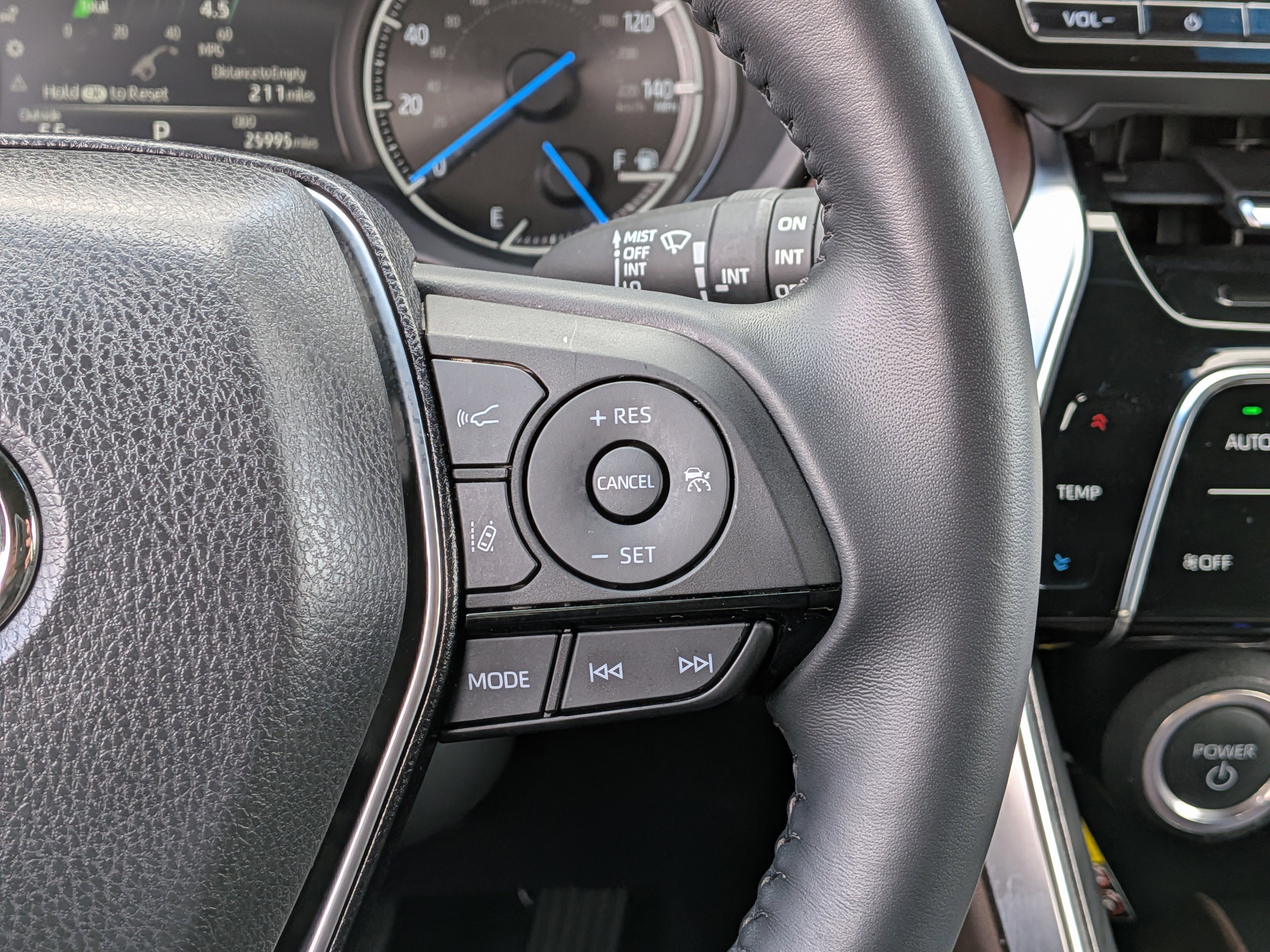 Used 2024 Toyota Venza XLE image 27