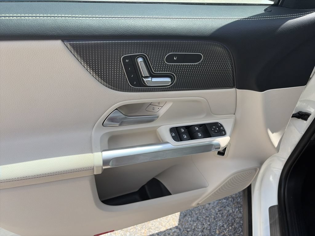 Used 2022 Mercedes-Benz GLB 250 image 19