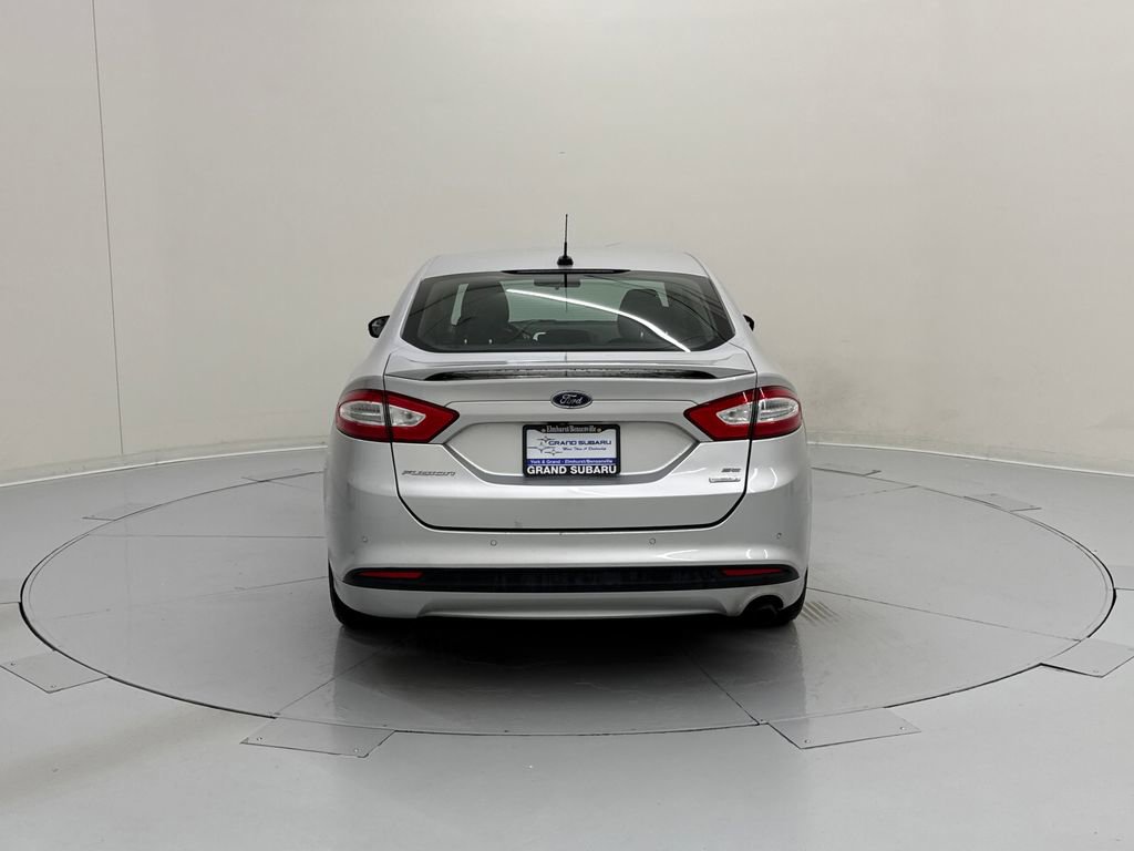 Used 2016 Ford Fusion SE FWD image 4
