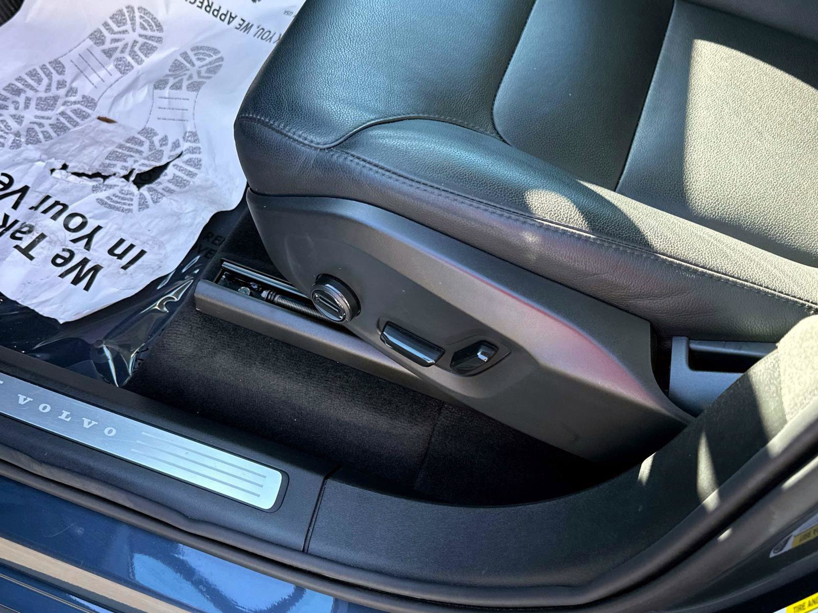 Certified 2025 Volvo XC90 B5 Core image 19