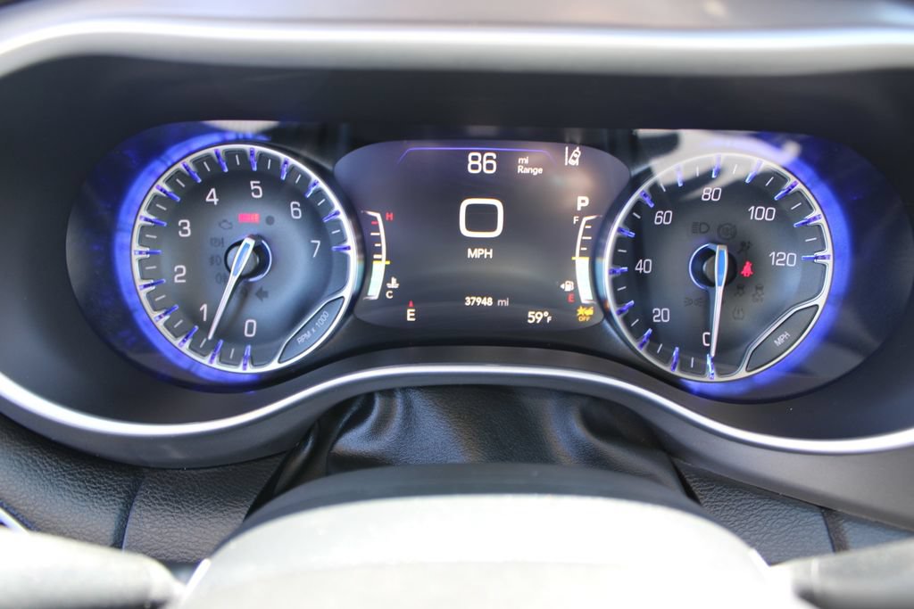 Used 2025 Chrysler Pacifica Select FWD image 34