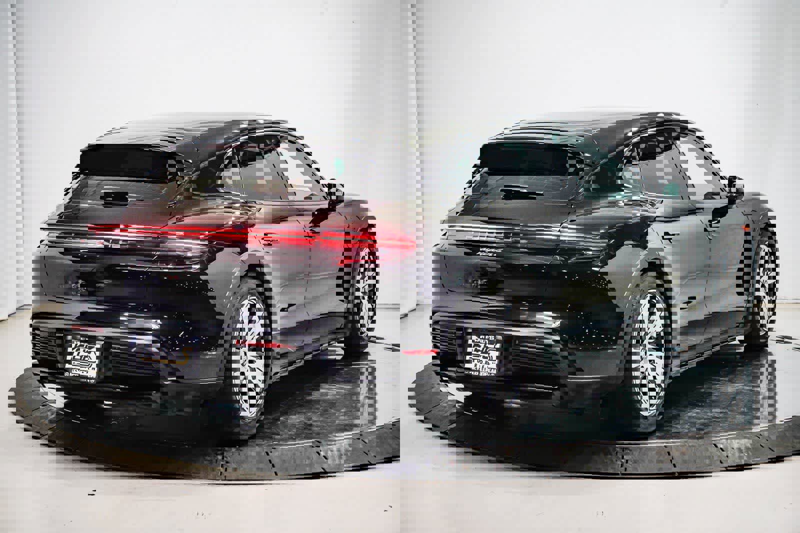 Used 2023 Porsche Taycan 4 Cross Turismo image 4