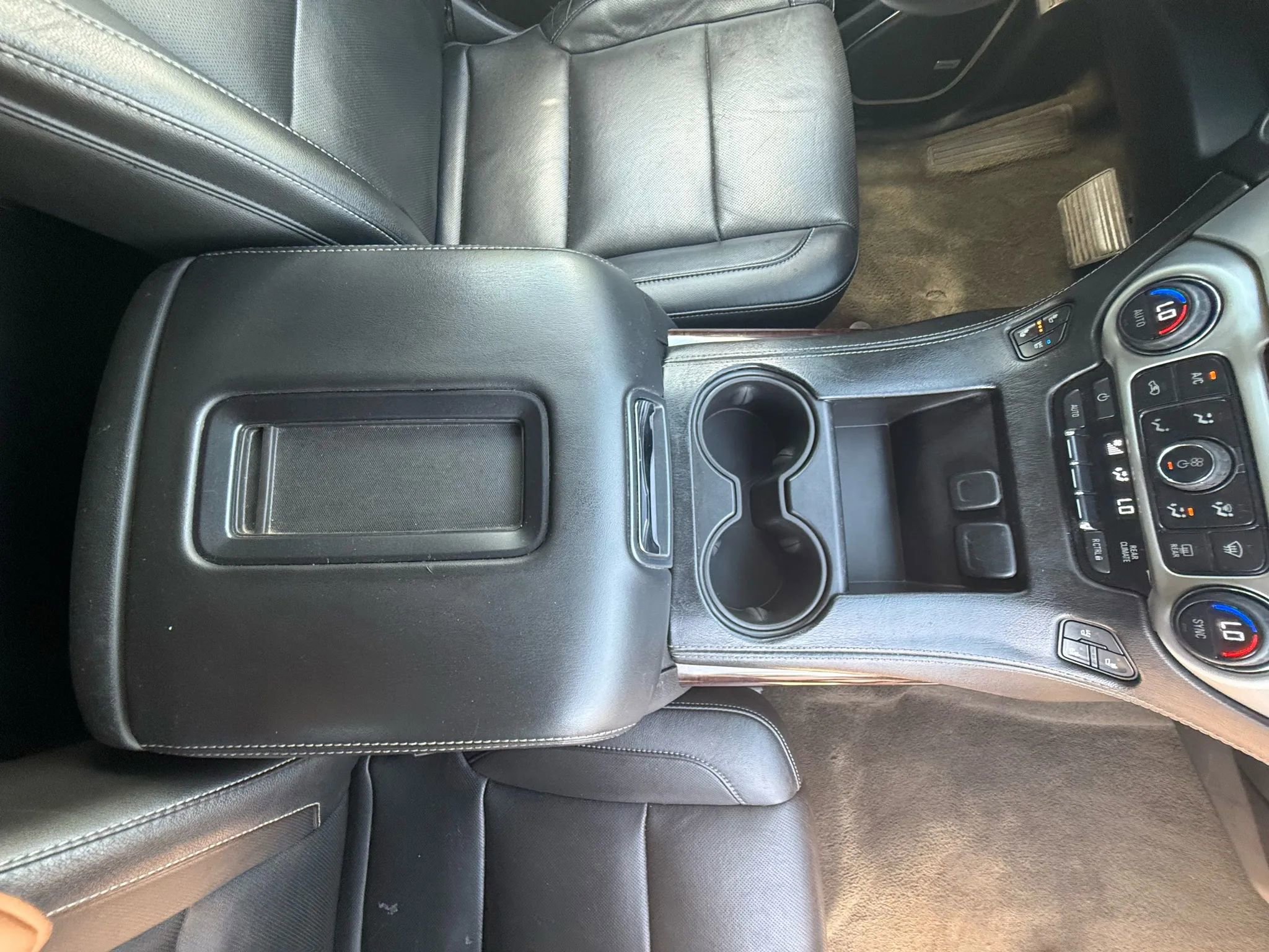 Used 2015 GMC Yukon SLT w/ HD Trailering Package image 43