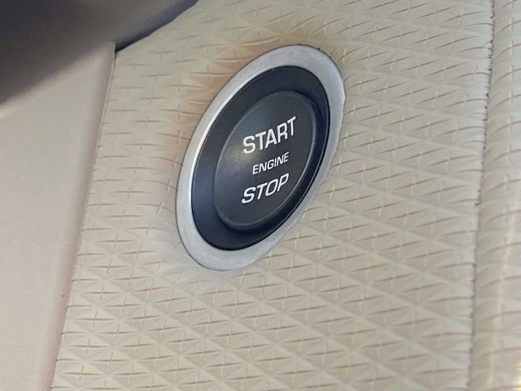 Used 2020 Land Rover Range Rover Velar S AWD/4WD image 30