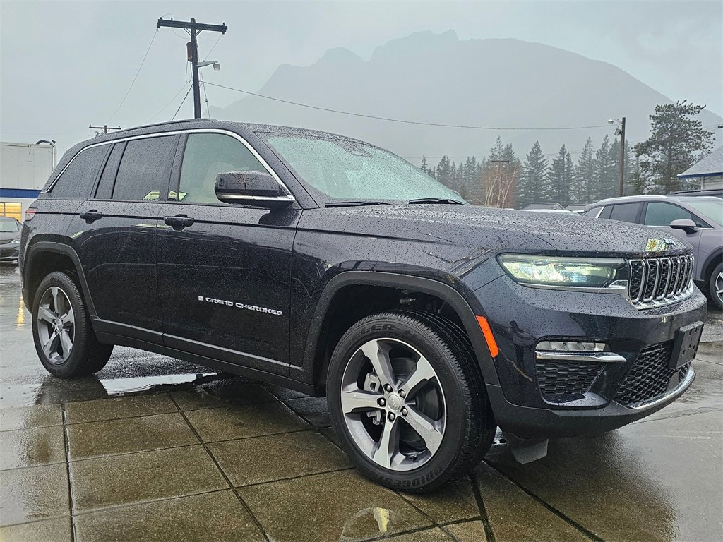 Used 2024 Jeep Grand Cherokee Limited 4xe image 3
