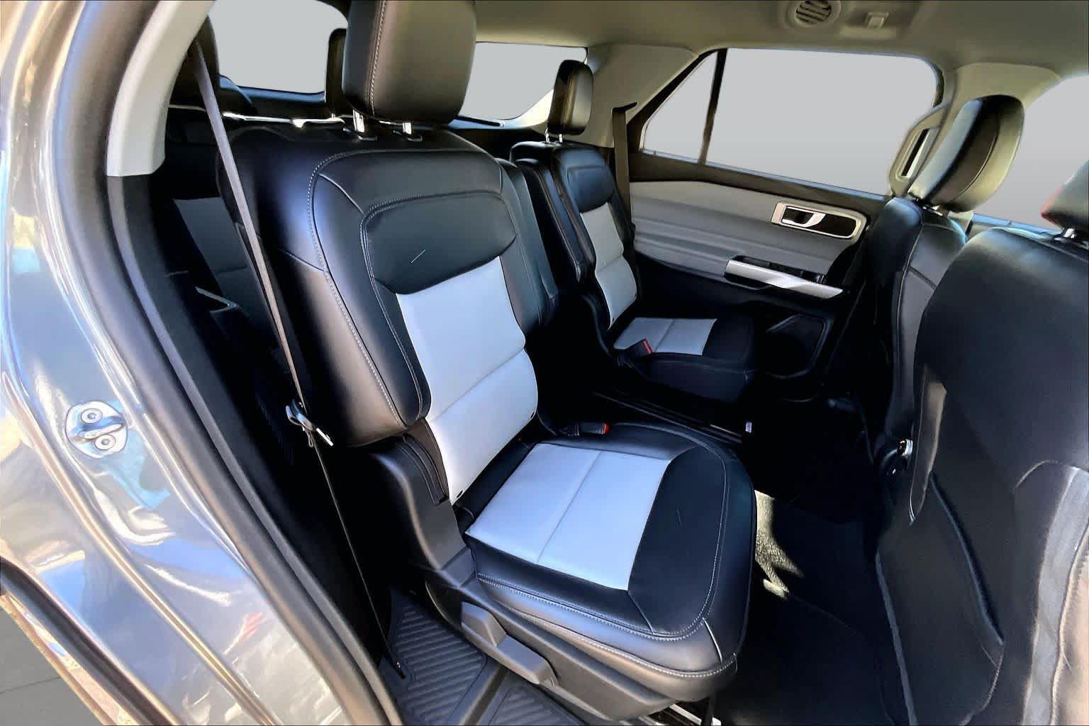 Used 2023 Ford Explorer XLT w/ Equipment Group 202A RWD image 20