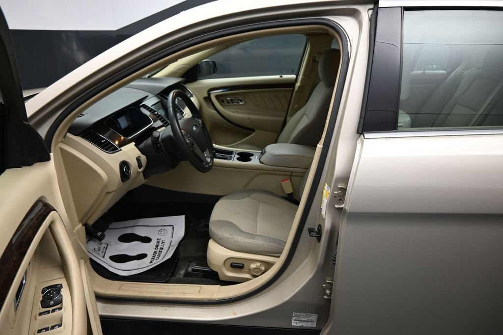 Used 2018 Ford Taurus SEL FWD image 10