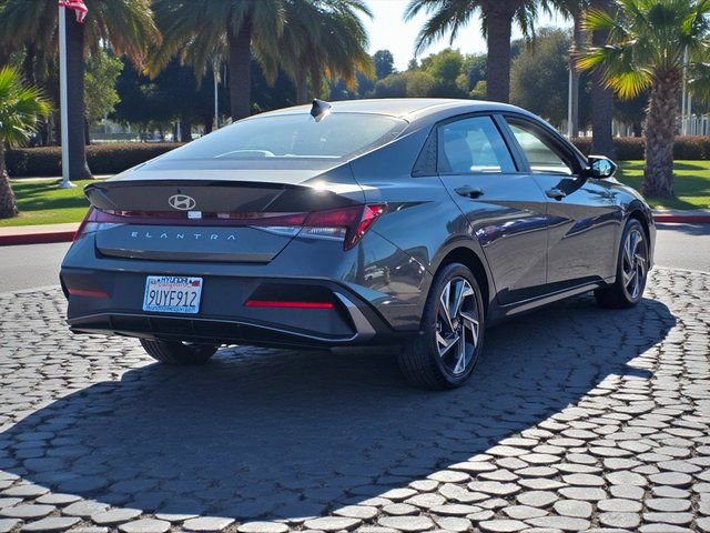 Certified 2025 Hyundai Elantra Sport image 5