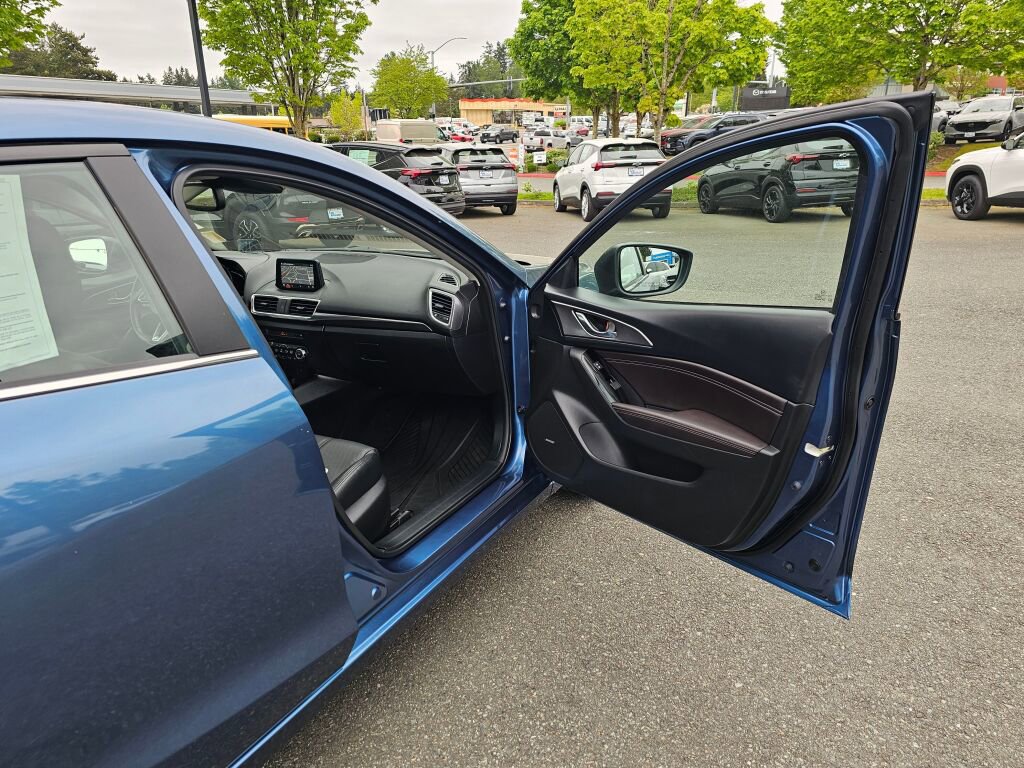 Used 2018 MAZDA MAZDA3 Grand Touring w/ Premium Equipment Package FWD image 28