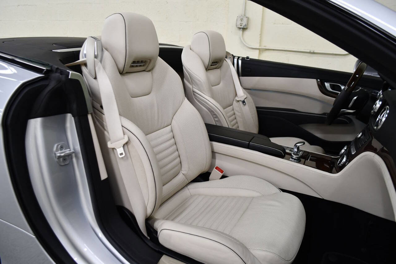 Used 2017 Mercedes-Benz SL 550 image 10