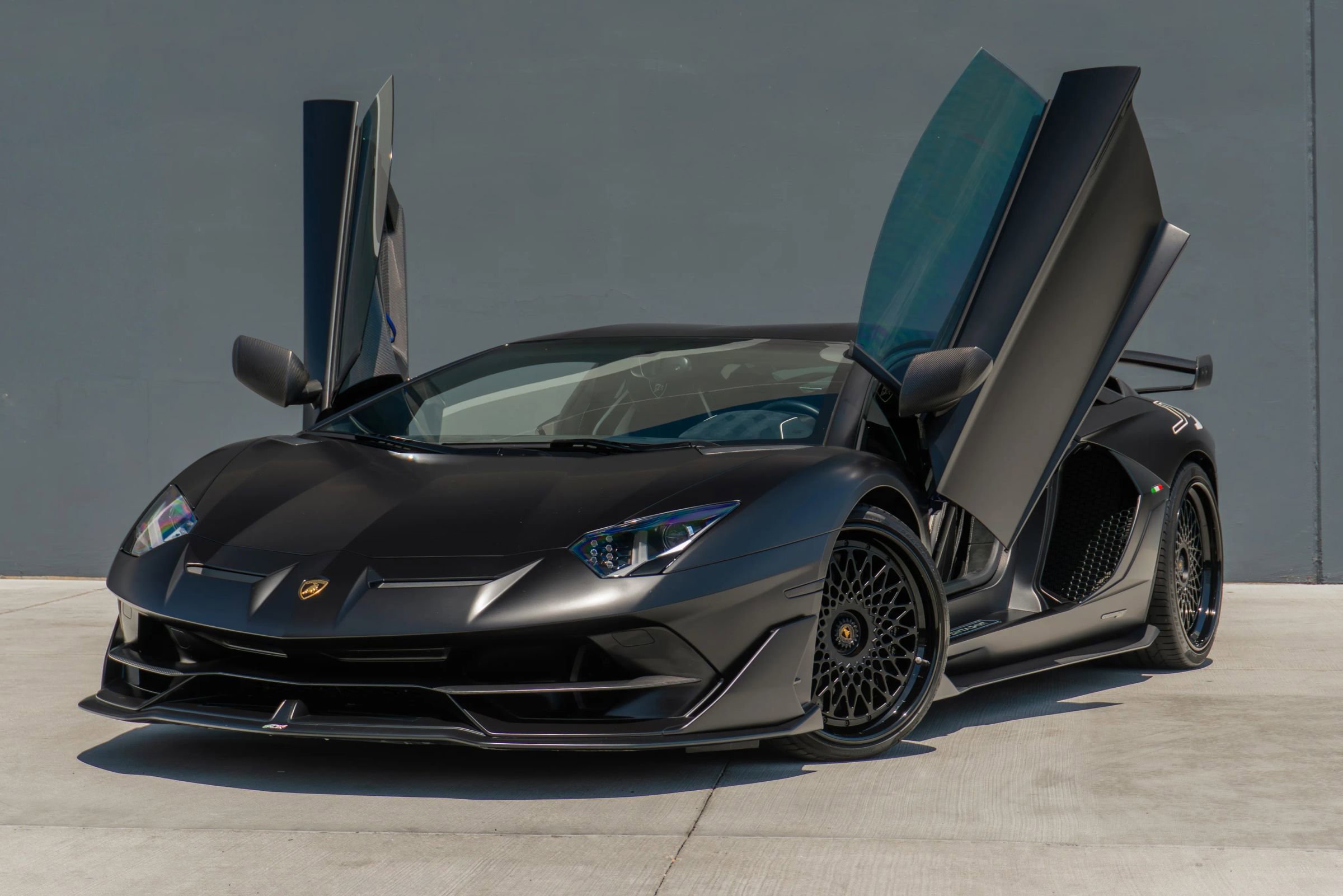 Used 2019 Lamborghini Aventador SVJ AWD/4WD image 11