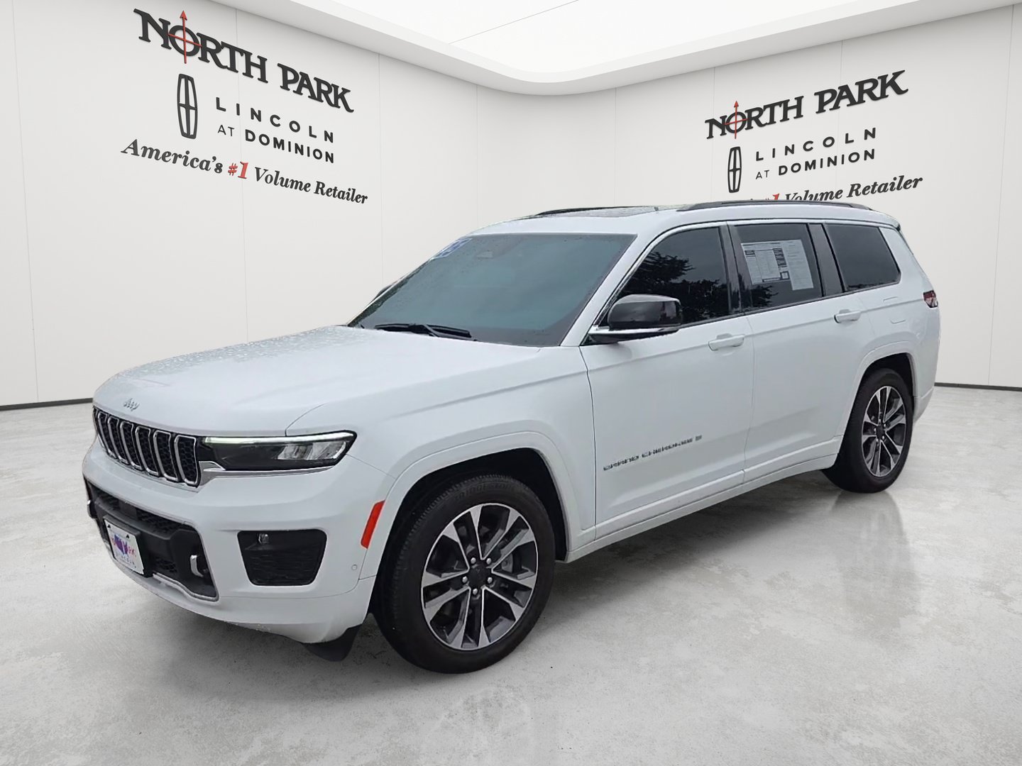 Used 2025 Jeep Grand Cherokee L Overland AWD/4WD image 1