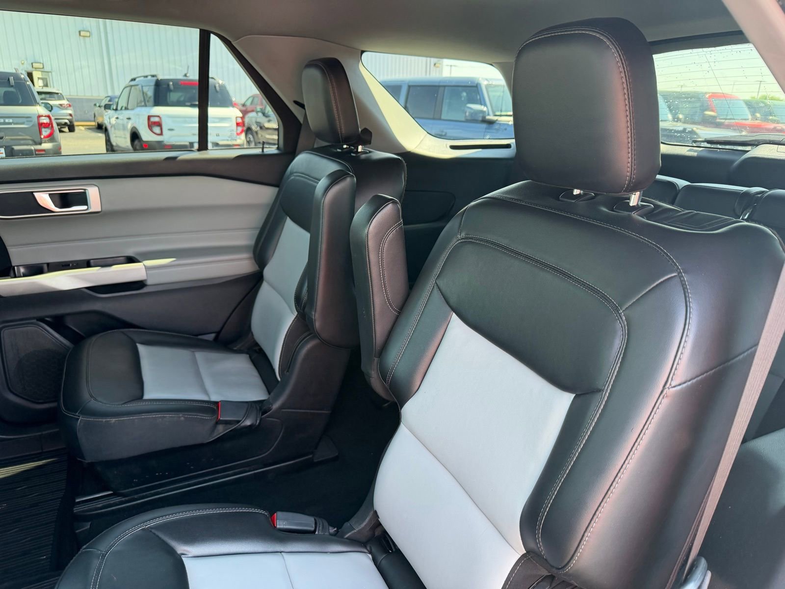 Used 2022 Ford Explorer XLT w/ Equipment Group 202A image 14