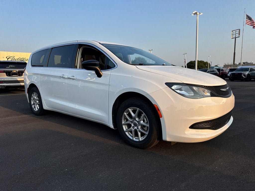 Used 2024 Chrysler Voyager LX FWD image 8