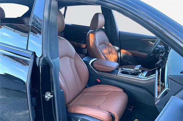 Used 2025 Audi Q8 Prestige w/ Prestige Package image 7