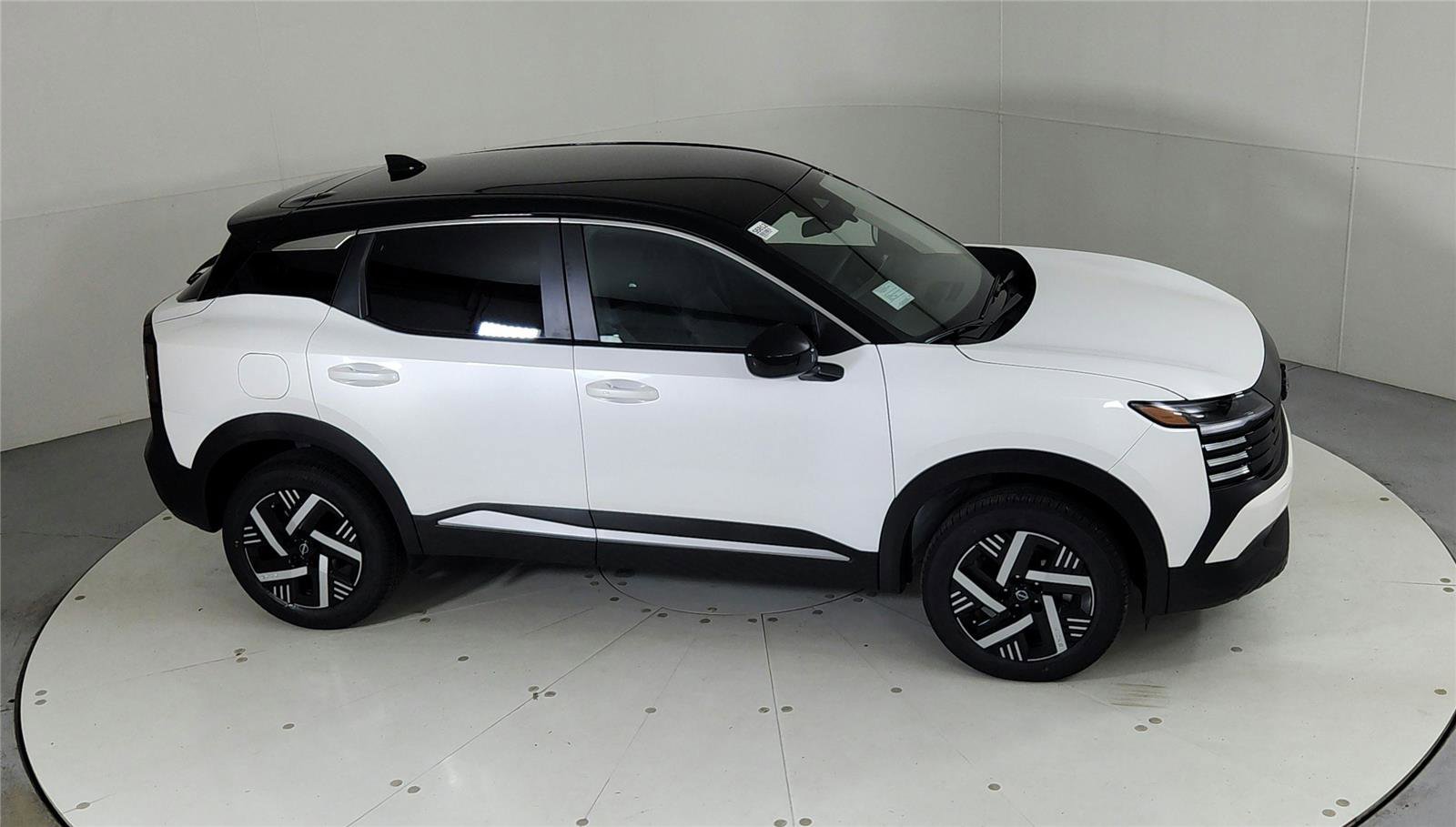 Used 2025 Nissan Kicks SV image 21