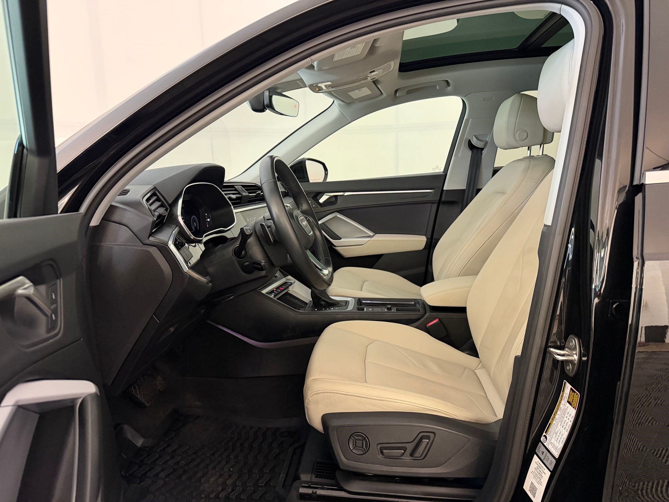 Certified 2023 Audi Q3 2.0T Premium Plus w/ Premium Plus Package AWD/4WD image 5