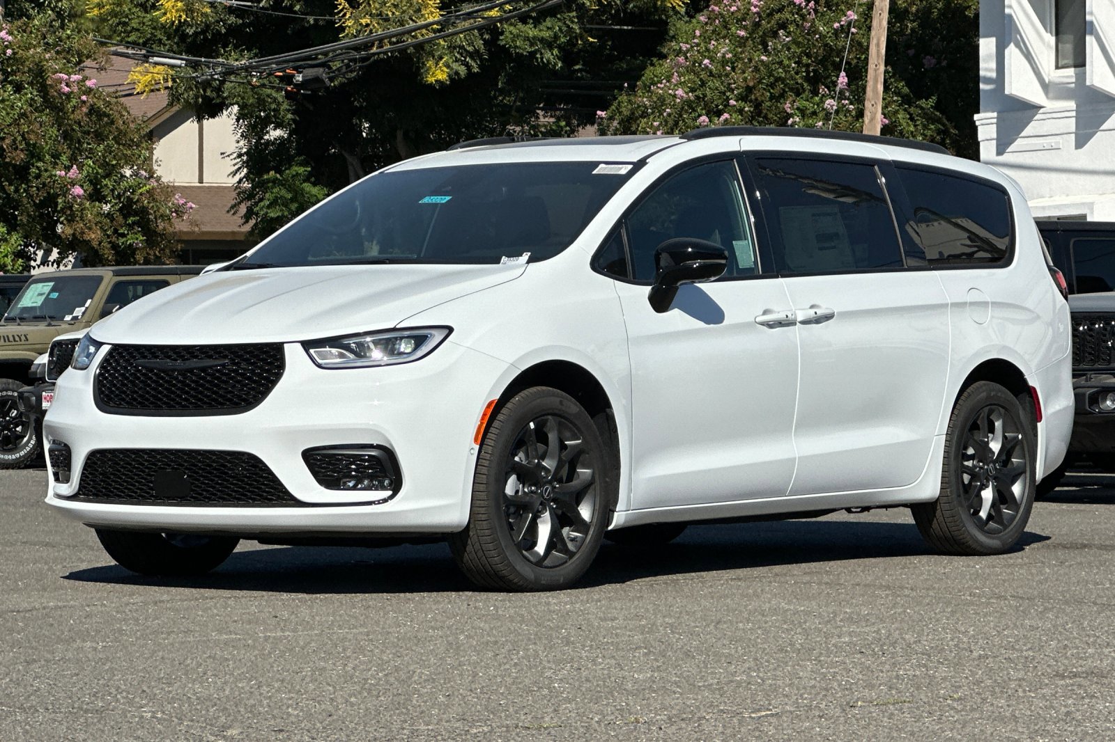 New 2026 Chrysler Pacifica Limited w/ S Appearance Package image 7