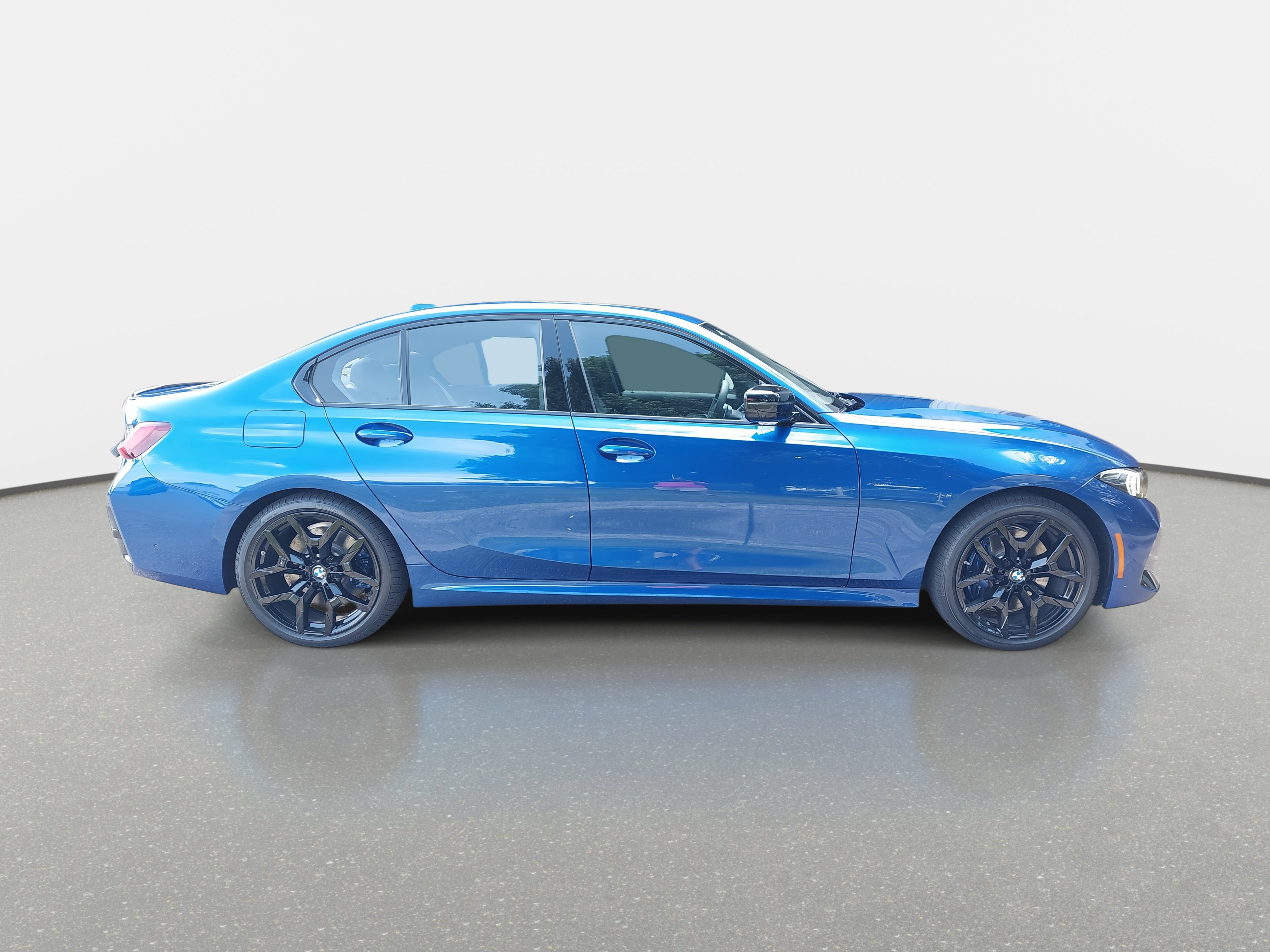 New 2025 BMW 330i Sedan w/ M Sport Package image 4