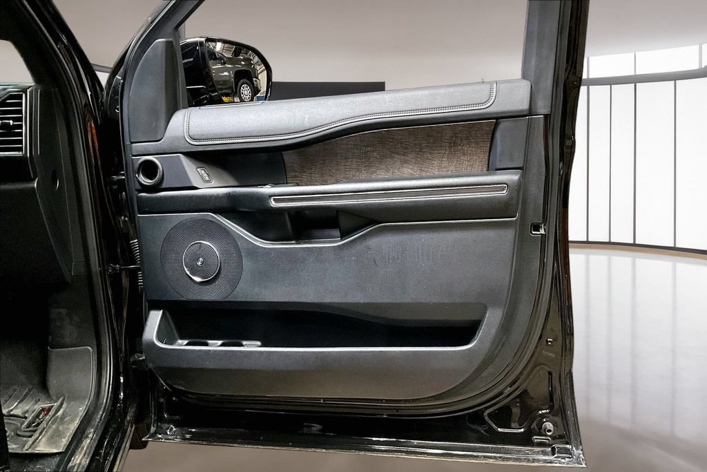 Used 2019 Ford Expedition Limited w/ Special Edition Package AWD/4WD image 18
