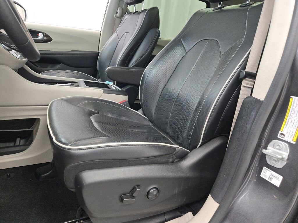 Used 2022 Chrysler Pacifica Limited FWD image 23