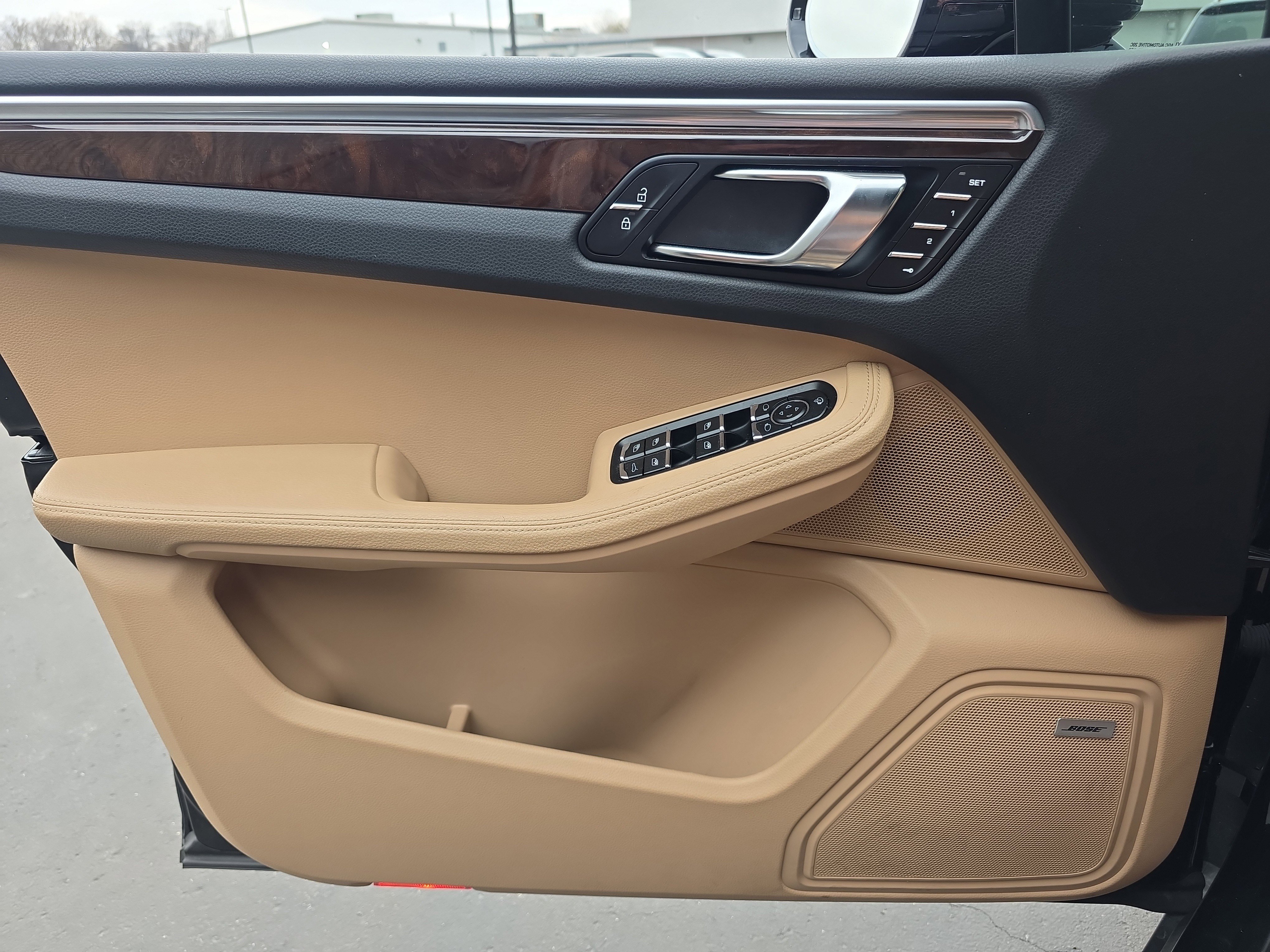 Used 2022 Porsche Macan AWD/4WD image 18