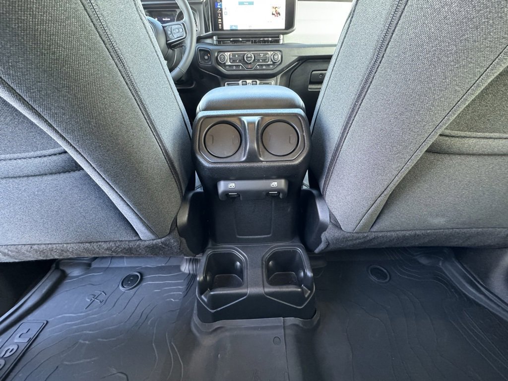 Used 2025 Jeep Wrangler Willys image 14