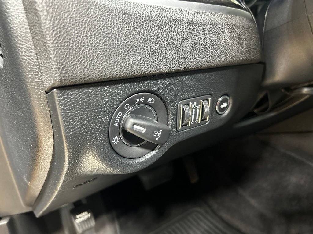 Certified 2018 Chrysler 300 Touring L AWD/4WD image 15
