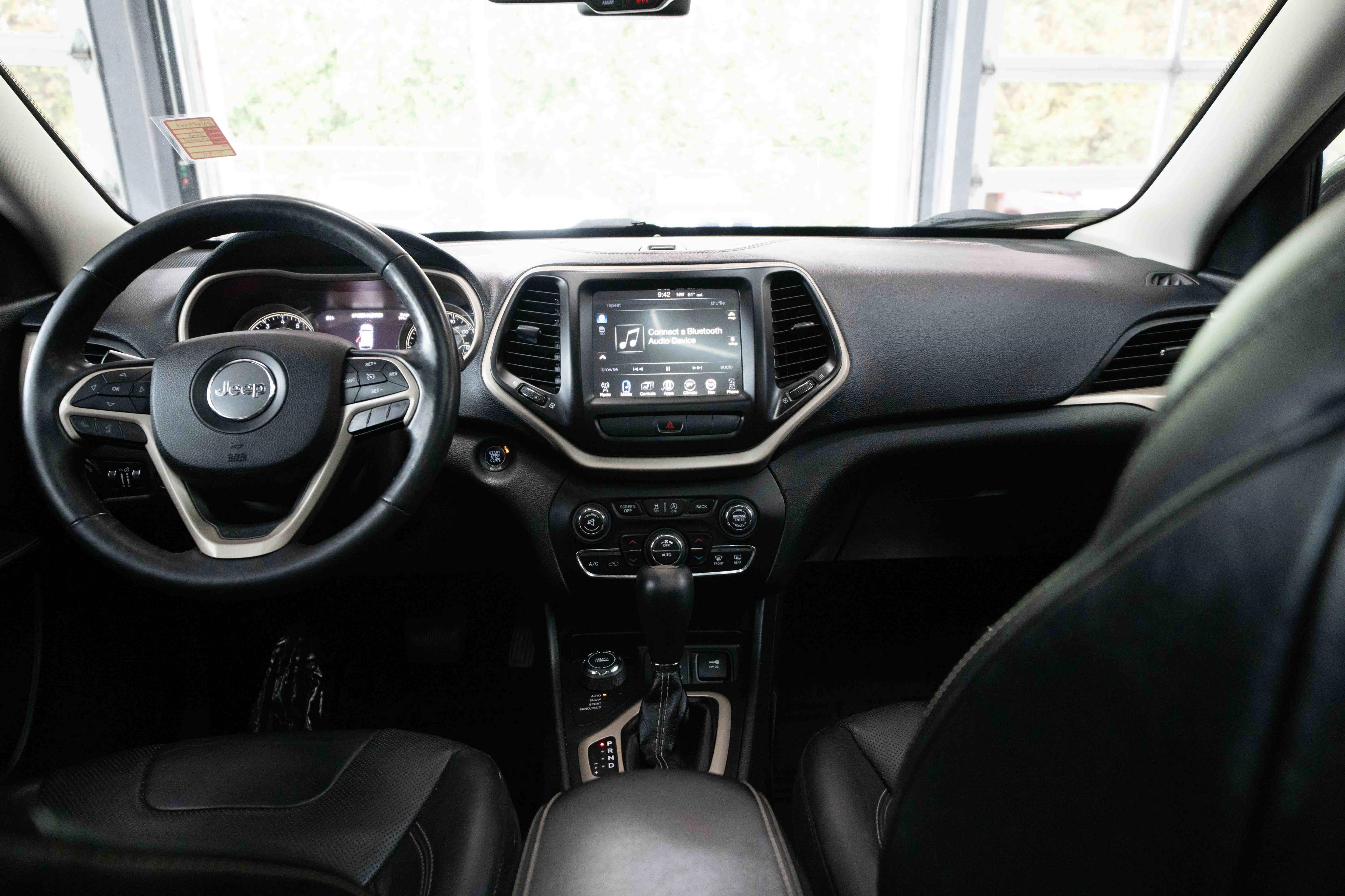 Used 2015 Jeep Cherokee Limited w/ Luxury Group AWD/4WD image 20