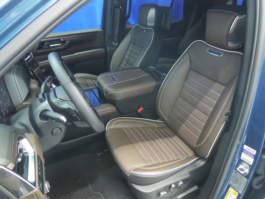 Used 2025 GMC Yukon Denali Ultimate AWD/4WD image 6
