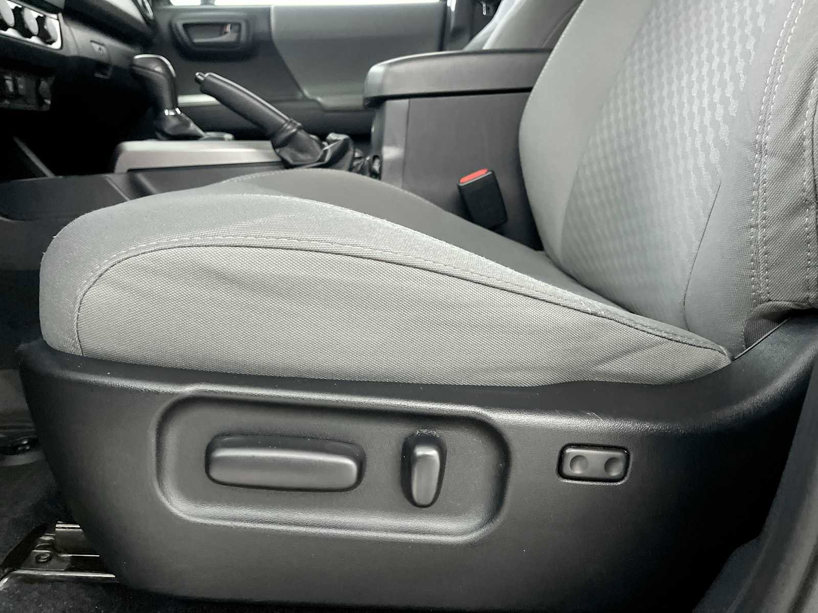 Used 2020 Toyota Tacoma SR5 AWD/4WD image 20