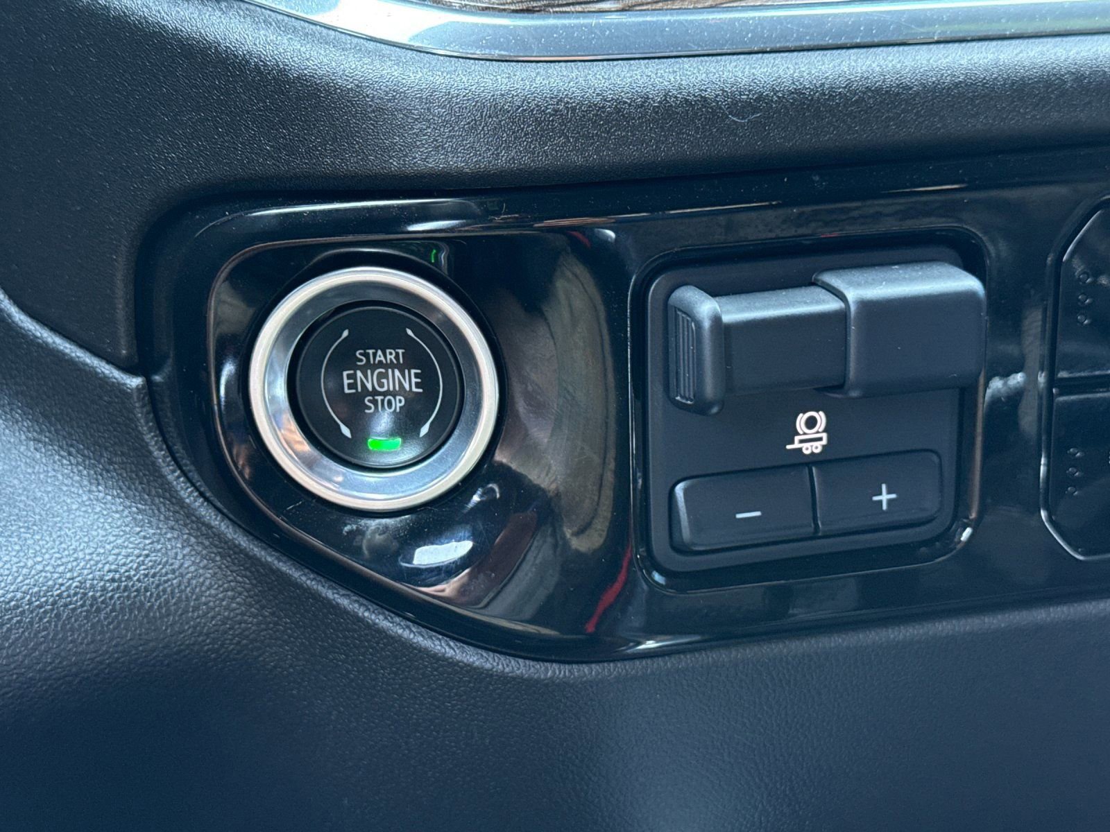 Used 2023 Chevrolet Silverado 1500 RST image 25