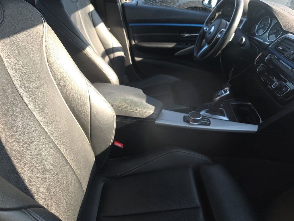 Used 2018 BMW 340i xDrive Sedan AWD/4WD image 11