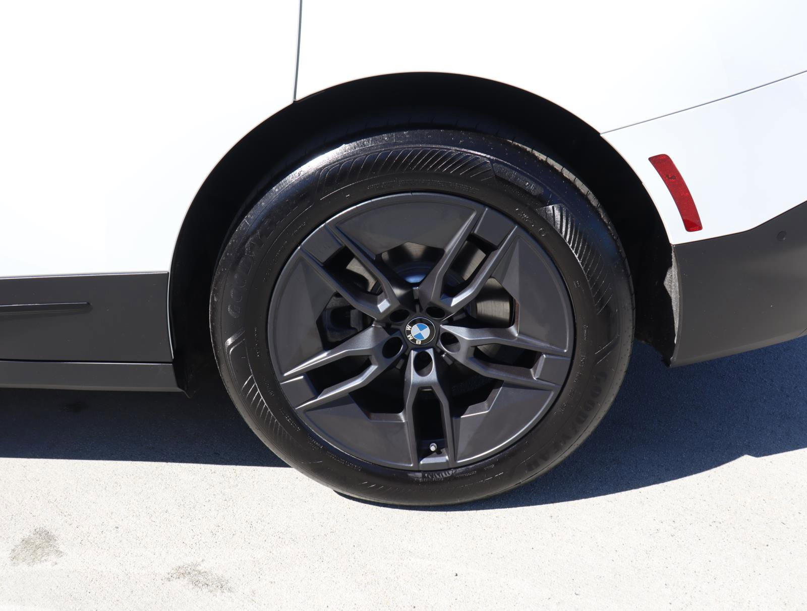 Used 2025 BMW iX xDrive50 w/ Convenience Package image 14