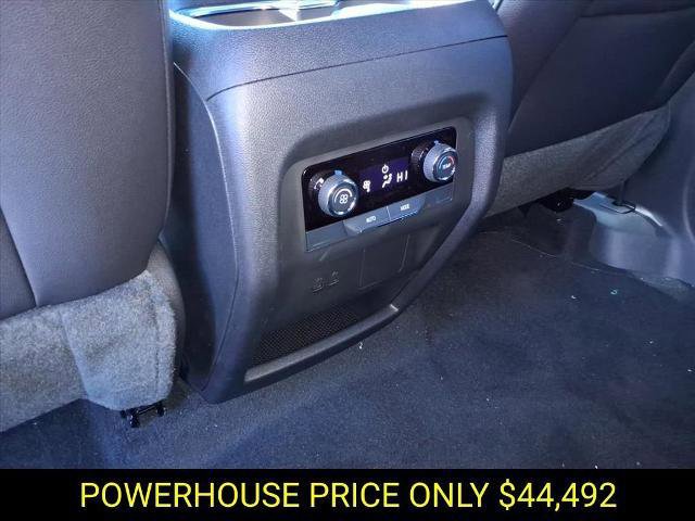 New 2026 Chevrolet Traverse LT image 14