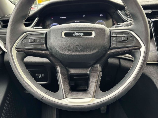 Used 2023 Jeep Grand Cherokee L Limited AWD/4WD image 31