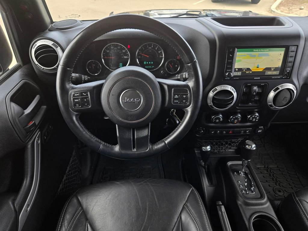 Used 2016 Jeep Wrangler Unlimited Rubicon w/ Connectivity Group image 14