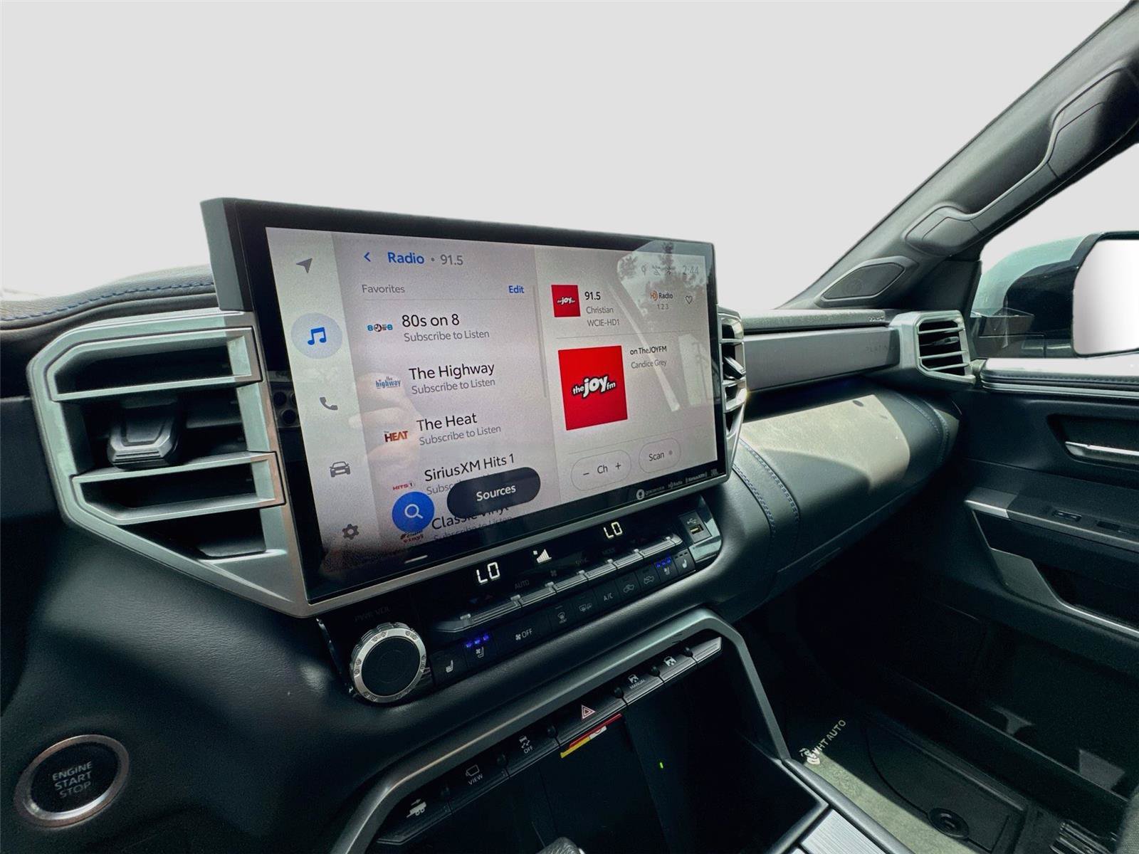 Used 2022 Toyota Tundra Platinum AWD/4WD image 9