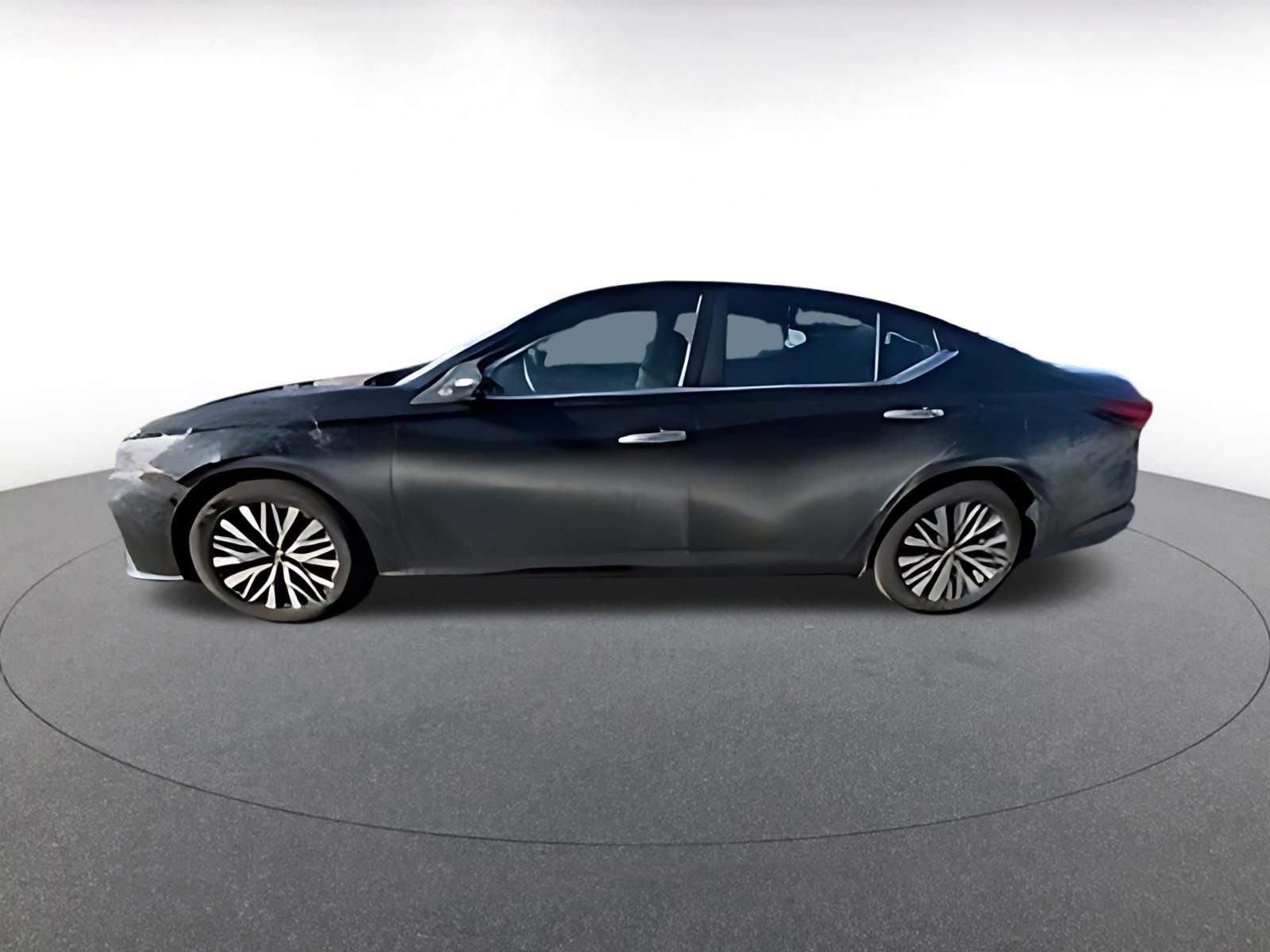 Used 2025 Nissan Altima 2.5 SV image 4