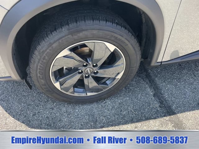 Used 2024 Nissan Rogue SV AWD/4WD image 12